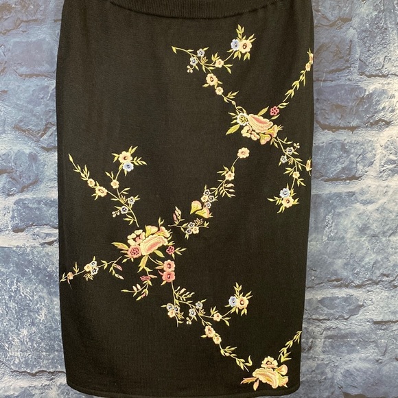 Nina Leonard Dresses & Skirts - Floral Embroidered Wool Blend Slip On Sweater Knit Skirt